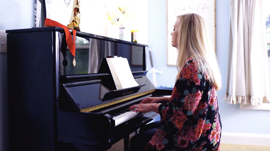 Krissy Nordhoff Psalming at the piano